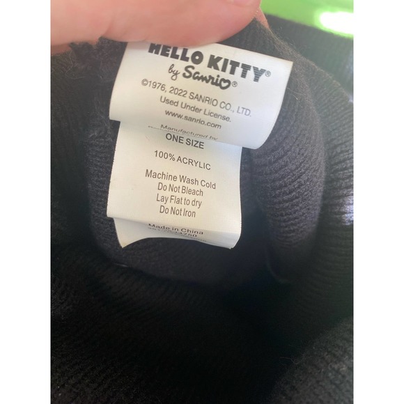 Hello Kitty Sanrio Spellout Beanie embroidered - Picture 4 of 4